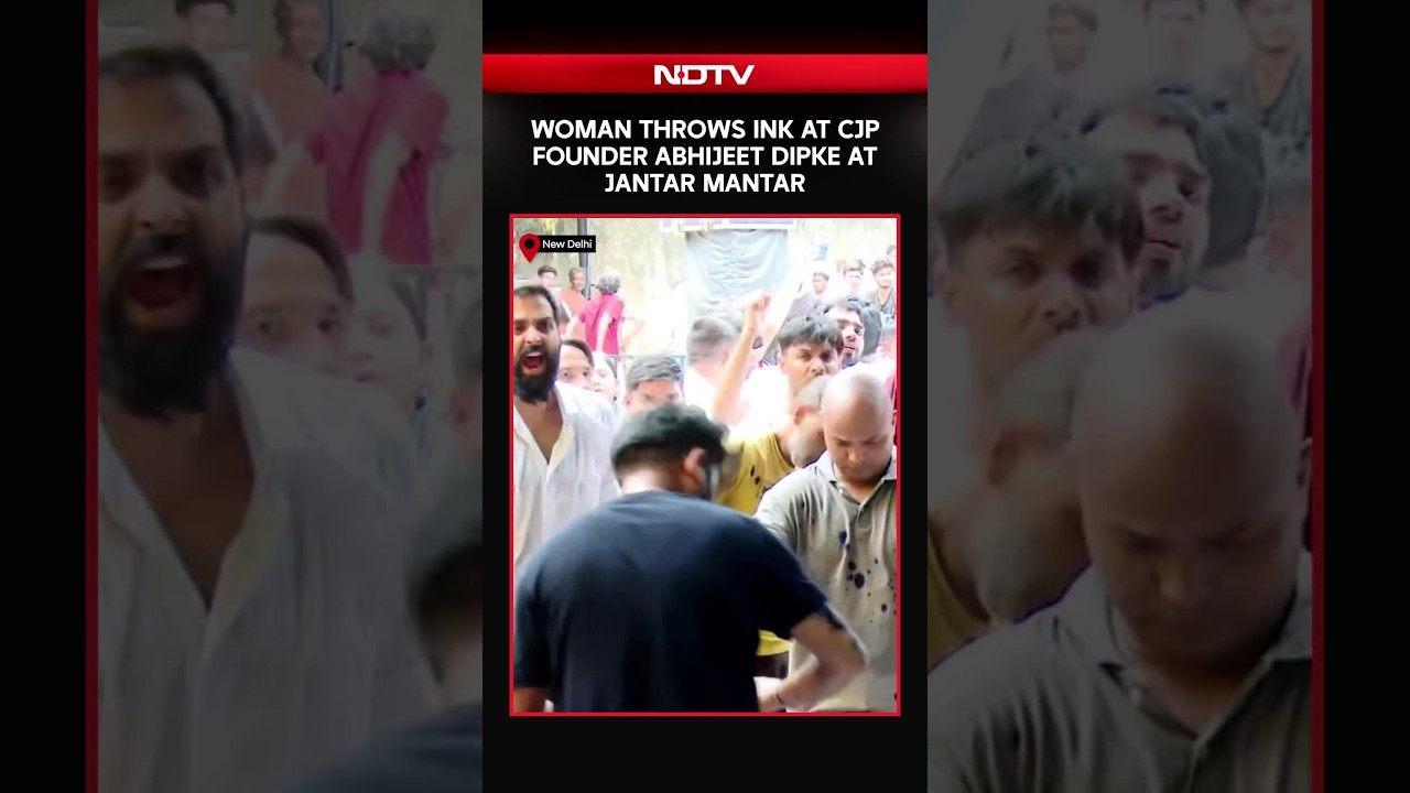 CJP Protest News | CJP Founder Abhijeet Dipke Targeted With Ink At Jantar Mantar Protest