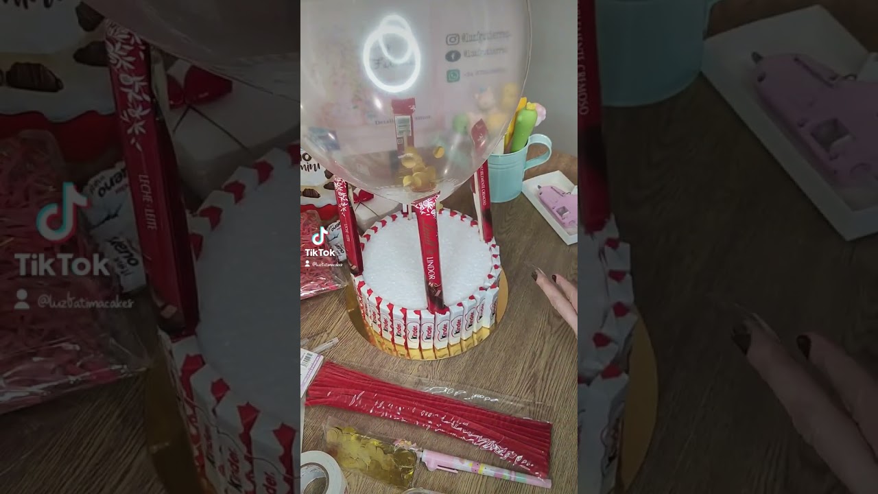 Tarta Kinder... Globo Aerostatico.   Tarta de Chuches.. pastel de chocolates kinder