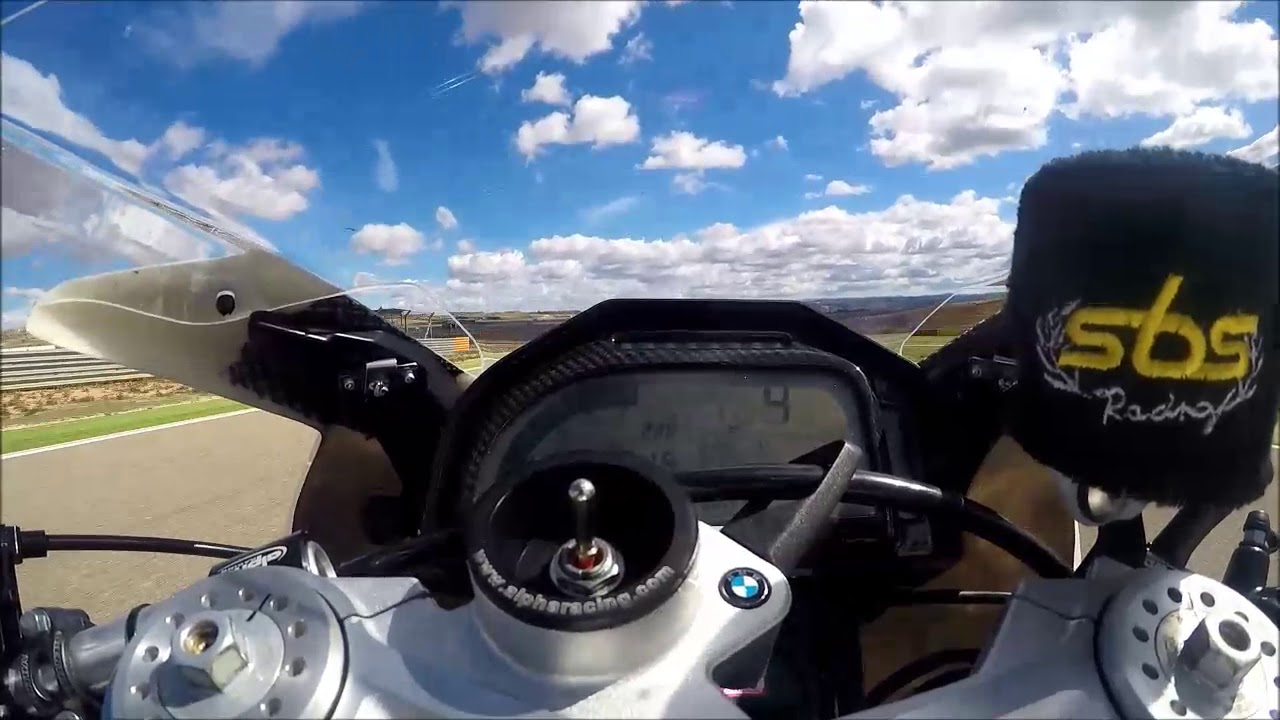 Aragon Superstock BMW S 1000 RR chasing WorldSBK Ducati Panigale 2L
