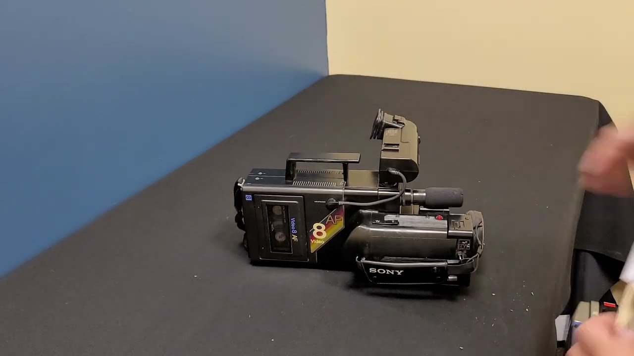 1985 Sony CCD-V8AF Video 8 Camera Recorder - With Auto Focus