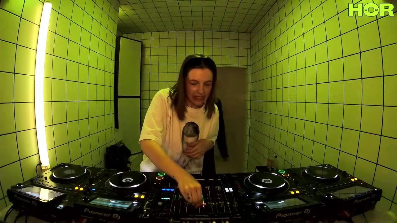 TAG DER CLUBKULTUR x H&Ouml;R - Antonia XM B2B DJ Hot Bitch / October 3 / 9pm-10pm