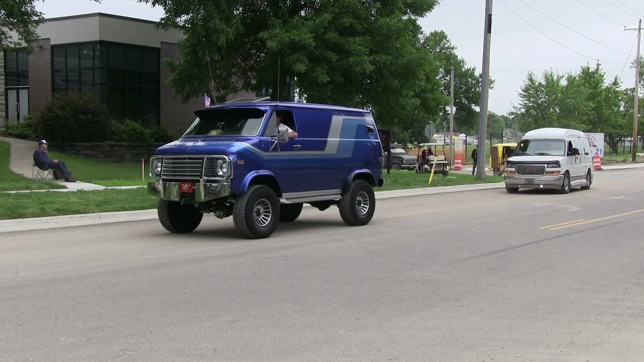 Van Cruise at the 48th Van Nationals. 2021