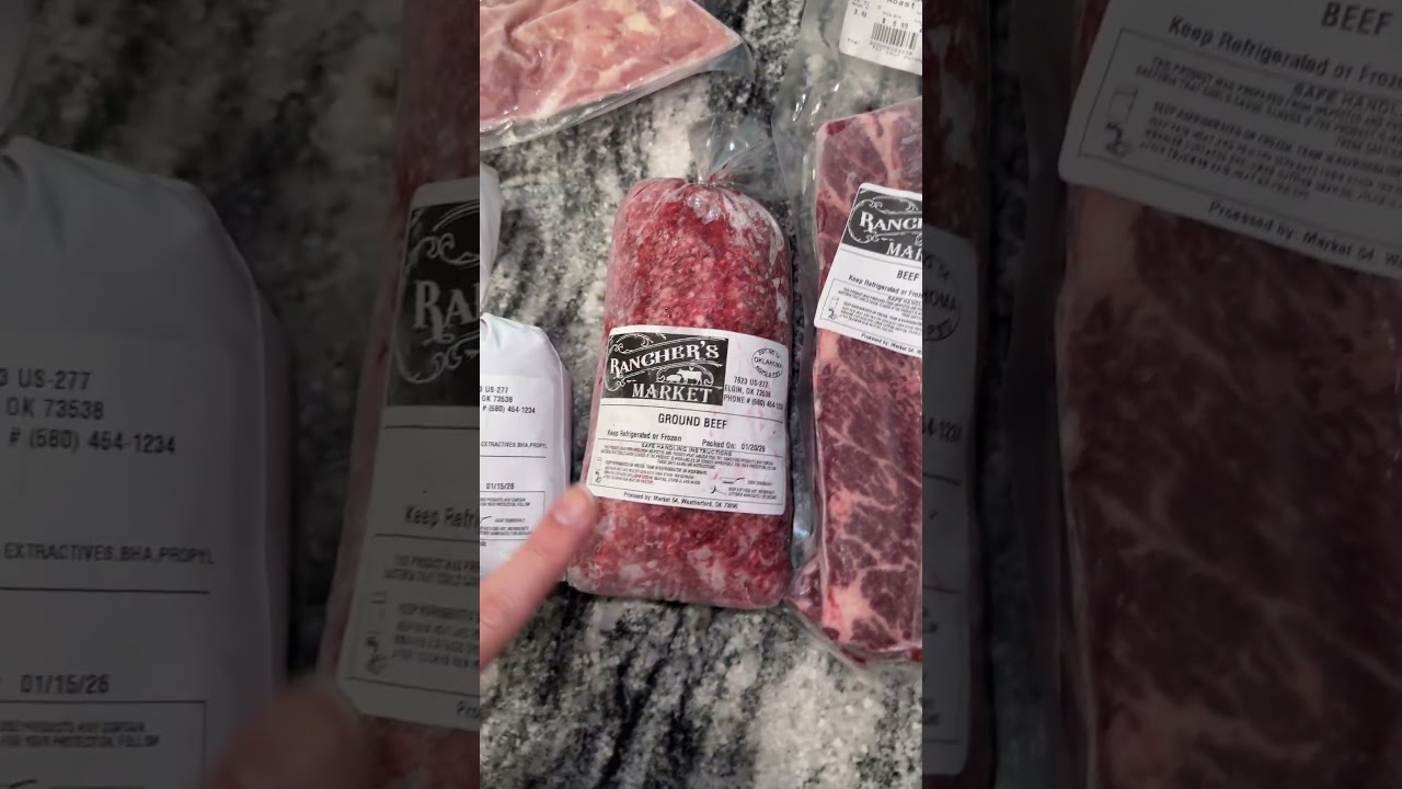 Местные мясники привезли свою продукцию.