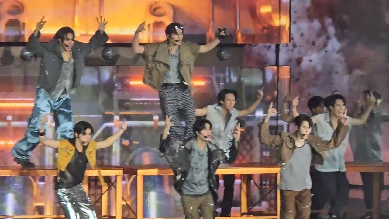 [FANCAM] 20240519 ฉ่ำ (CHARM) - Pond, Joong,  GeminiFourth, Book LYKN cover at LOLFanFest2024D2
