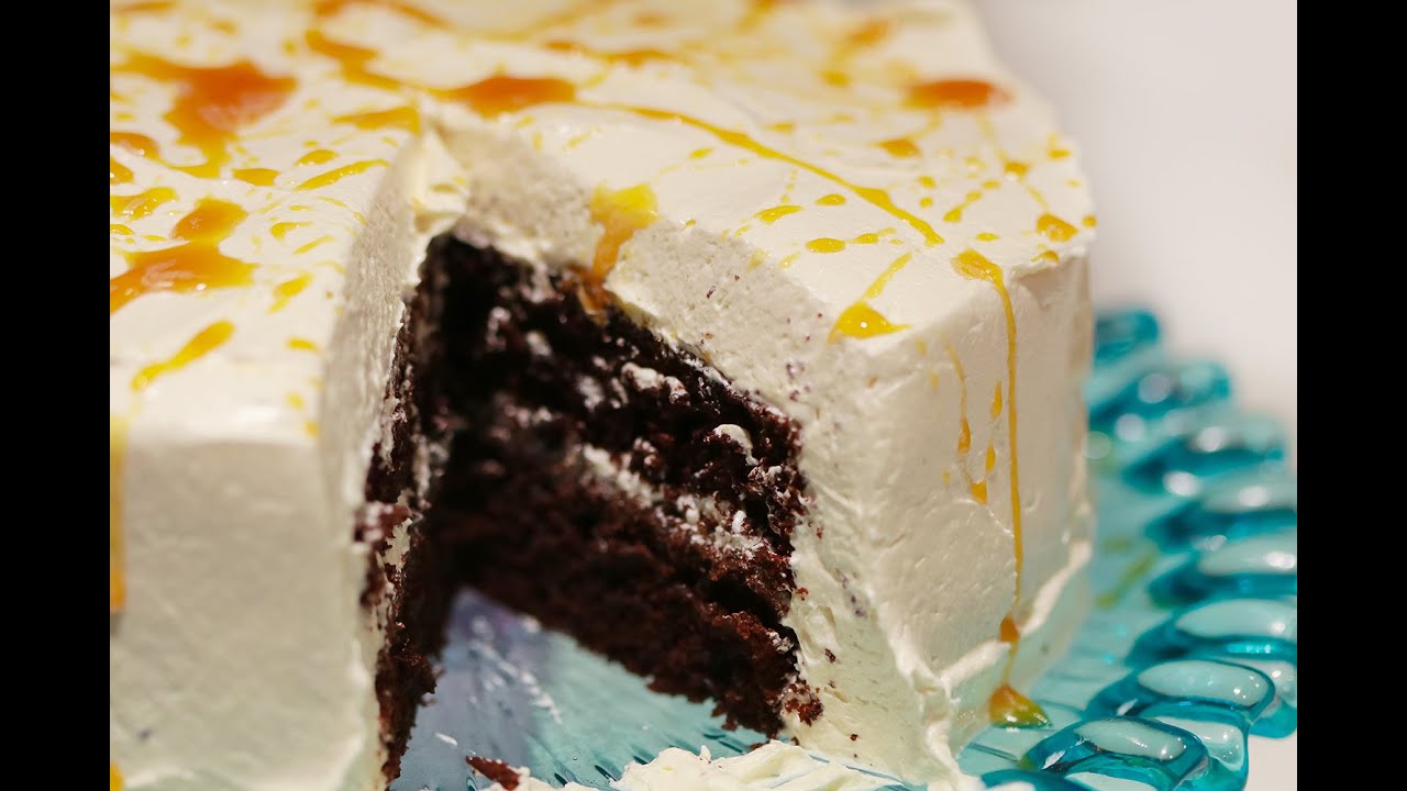 เค้กช็อกโกแลตเนื้อฉ่ำหน้าซอลต์คาราเมล : Super Moist Chocolate Cake with Salted Caramel Frosting