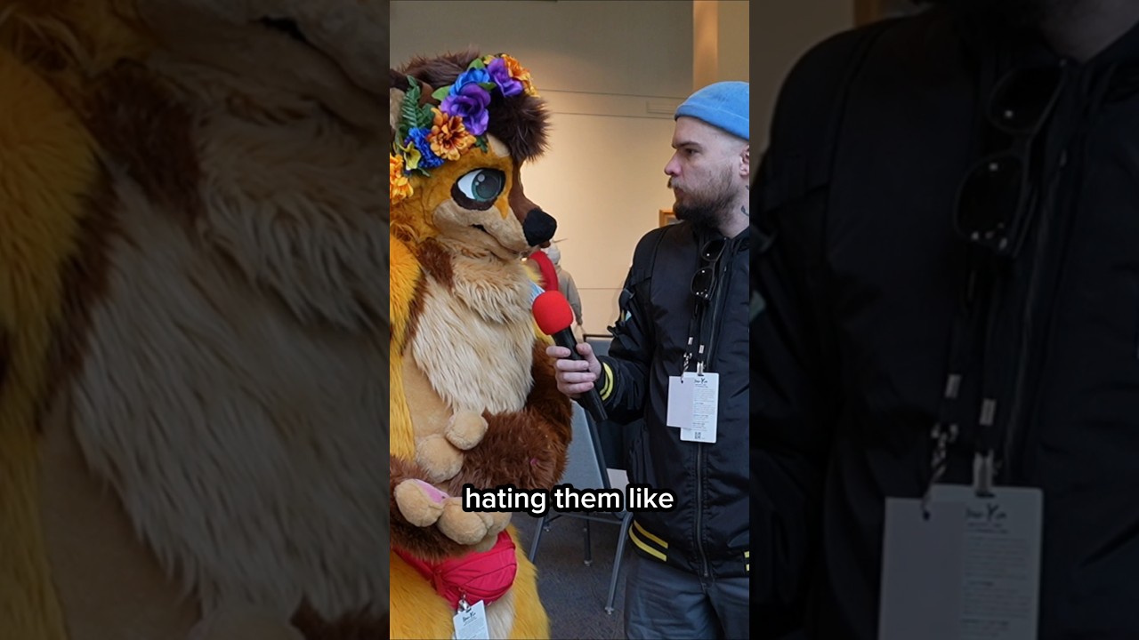 Посмотрите на этот цветочный венок 👑 @awashing.machine #Furry #furries #fursona #fursuiter #furry...