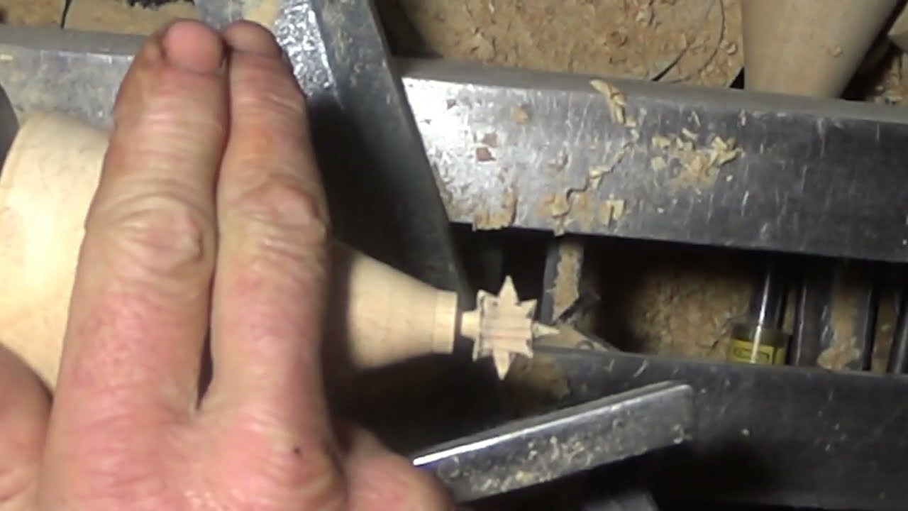 Woodturning an 8 Point Star on top of a Christmas Tree