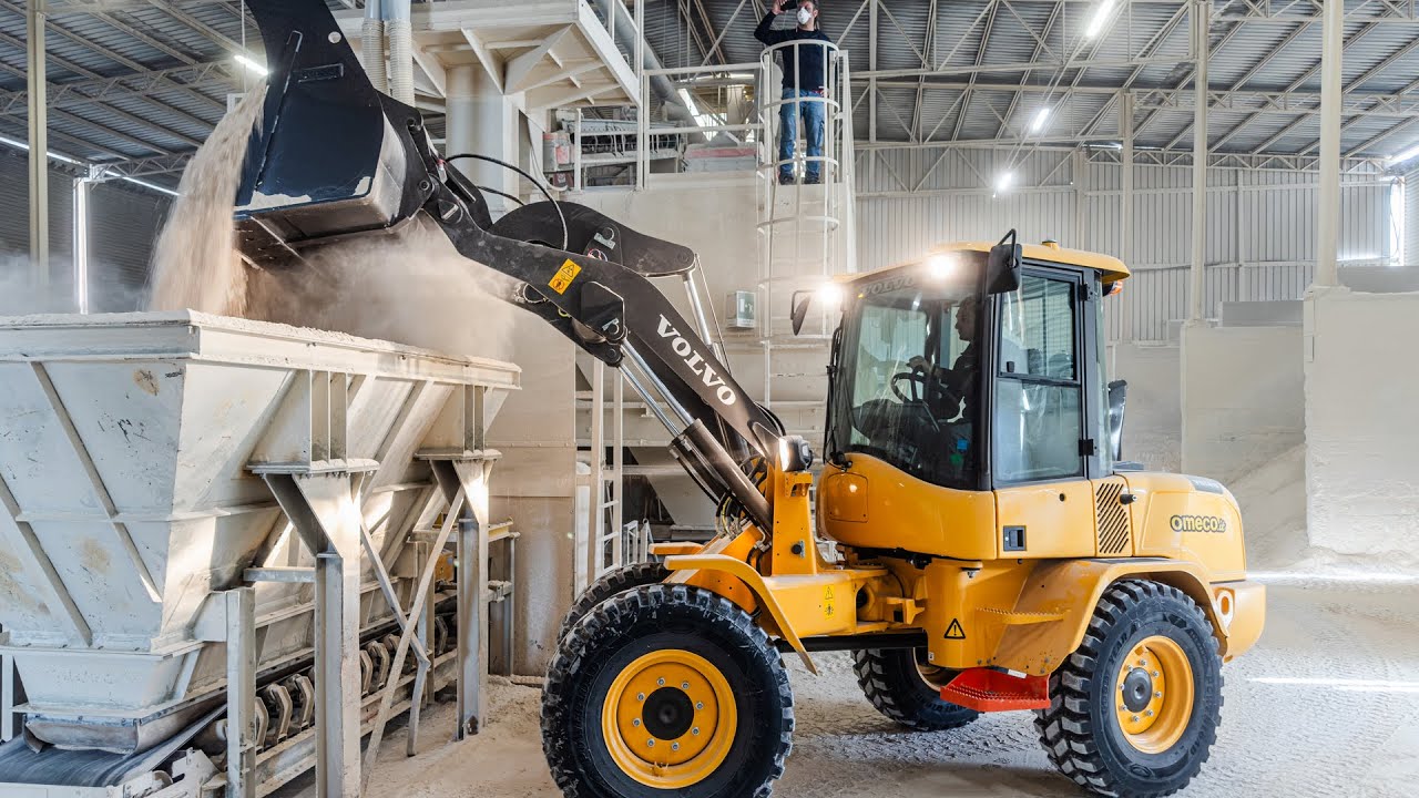 Cosa ci fa una pala Volvo L30GS con una benna frantoio SIMEX CB1500 ?scopriamolo insieme