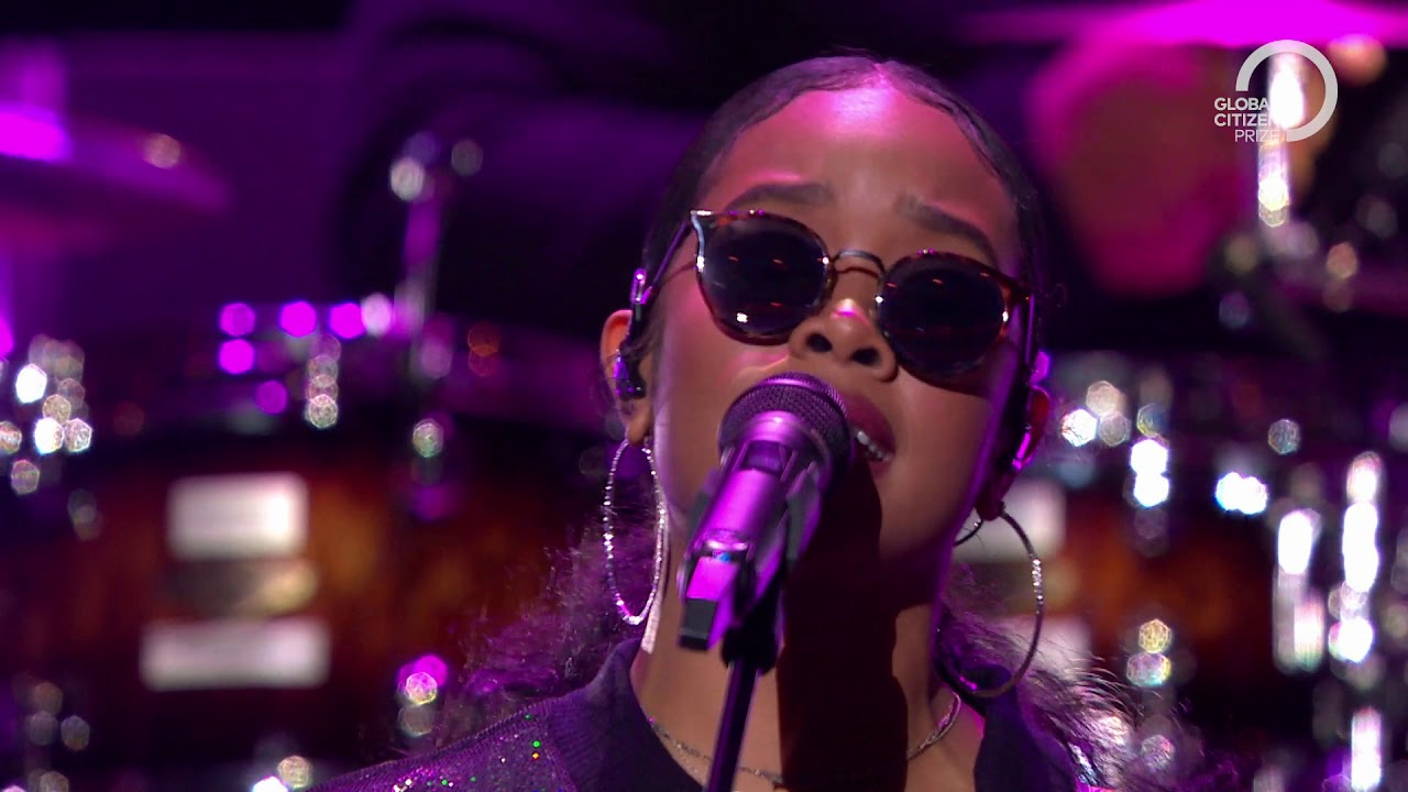 H.E.R. performs Fate | Global Citizen Prize 2019