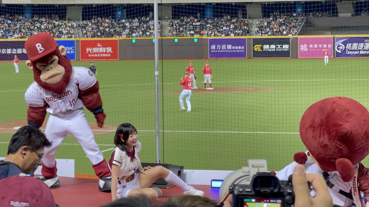 🗓️2025.08.09 📷籃籃&偷懶猿氣&厲害大聖 💃中場舞 ⚾️4局下 🎡響樂趴Day1 🎶 Crayon Pop：Bar Bar Bar #籃籃⁵¹ #樂天女孩 #RakutenGirls