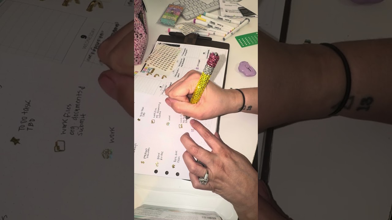 Plan with Stickers: How I use and sort my stickers in my planner