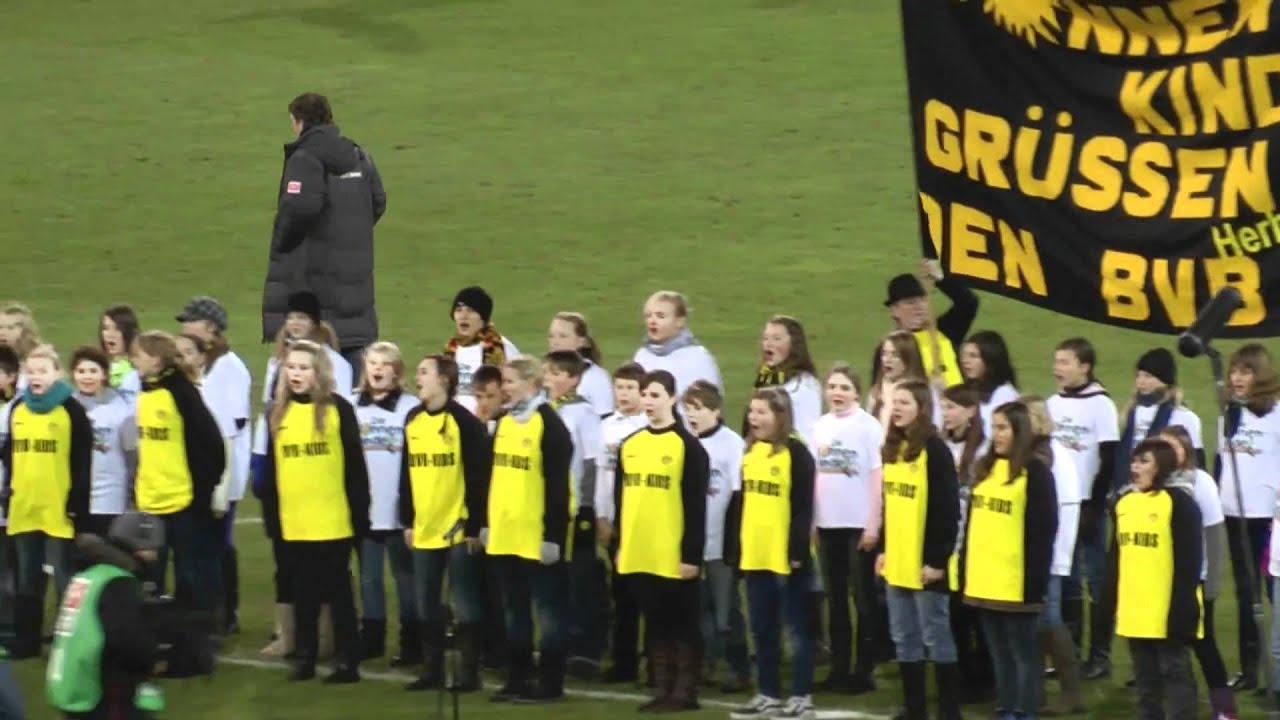 Jingle Bells - Die Sonnenkinder (Selmer Kinderchor) vor dem Spiel BVB - Werder Bremen