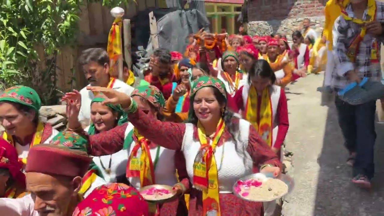 ⛰️ पहाडी रीती￼ रिवाज के साथ किया नेत्री गाँव वालो ने महाराज 🤴 नाग 🐍 देवता का स्वागत 🙏🙏🙇🙇🥰