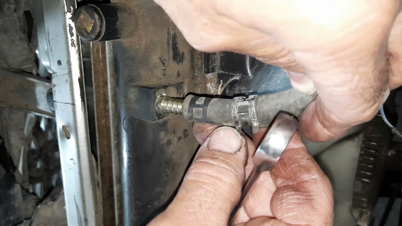 Como arreglar fácil expurgue de radiador Toyota Hilux  // How to properly fix radiator drain.