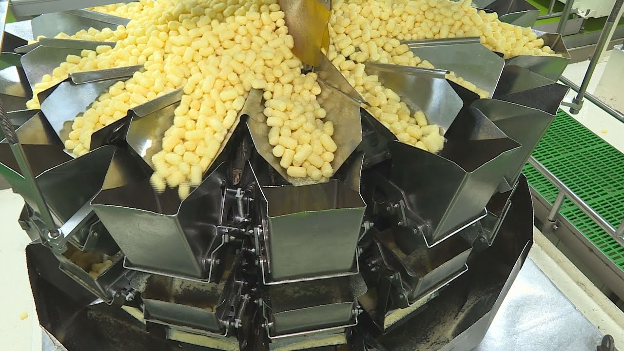 Автоматическая линия по производству кукурузных снэков на Тайване.