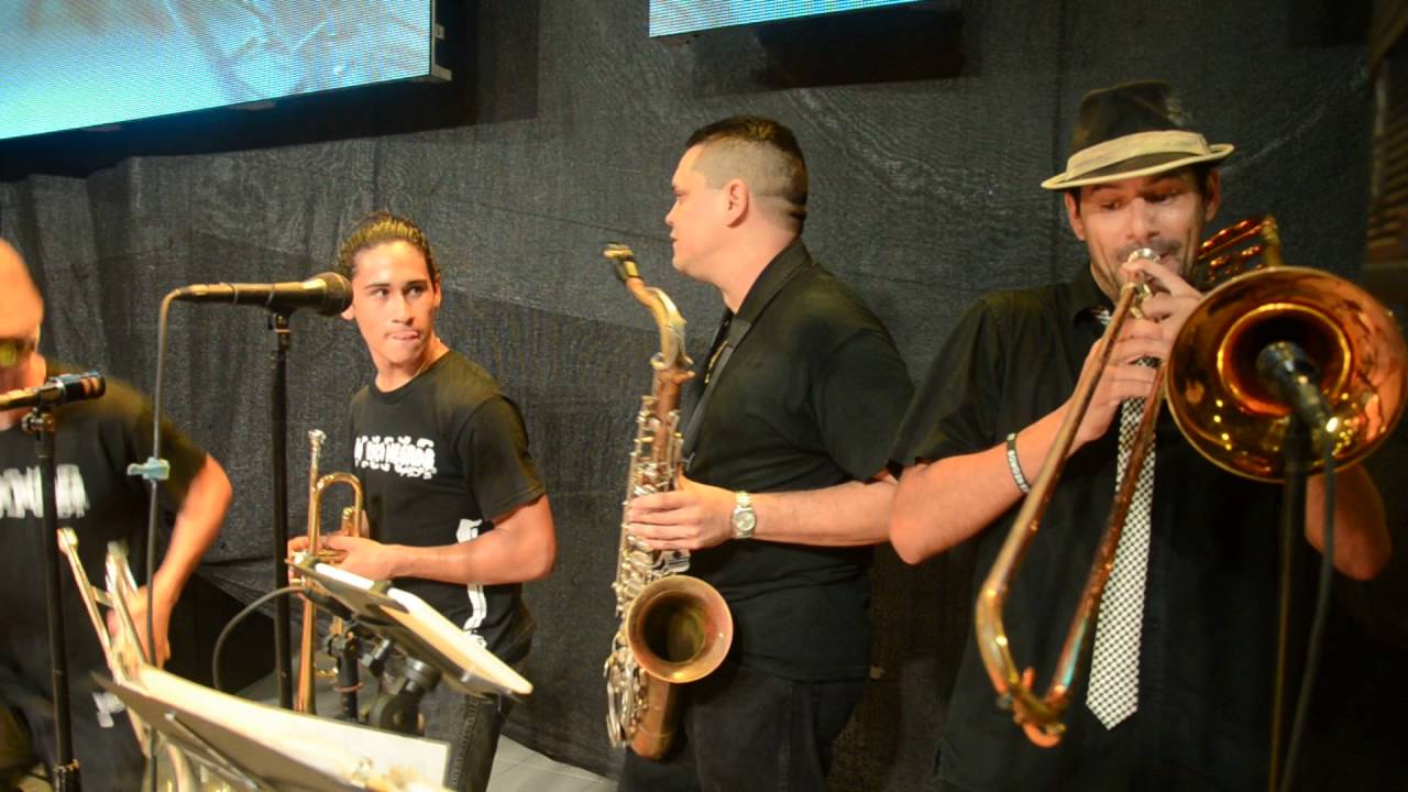 Los Pies Negros - A Beber Ron (Fiestas Patronales CR 2016)