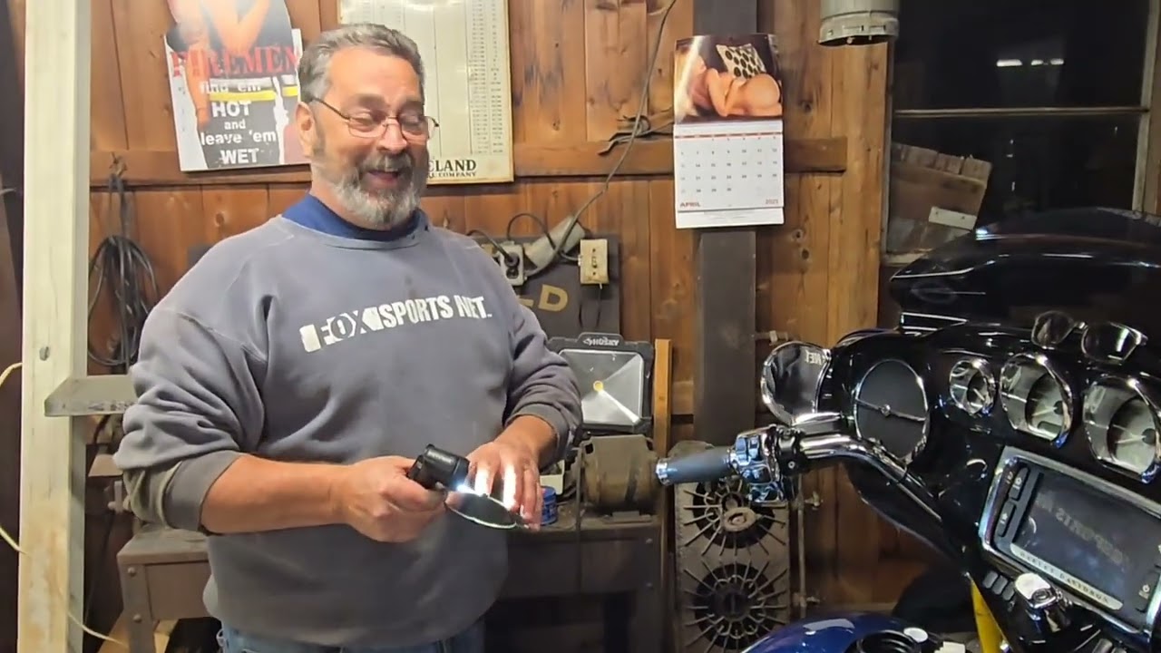 Replacing 2018 Street Glide Fuel Filter @SilverNutsGarage-di5ls
