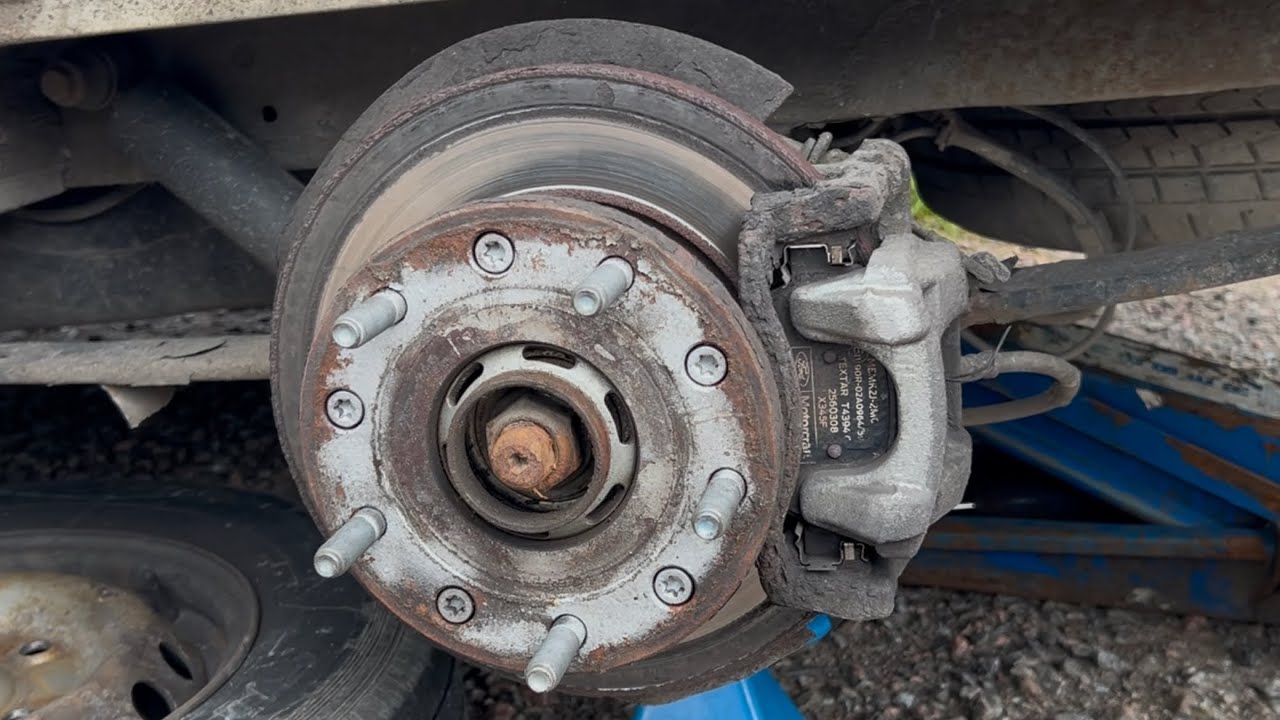 Ford Transit custom rear discs and pads replacement 