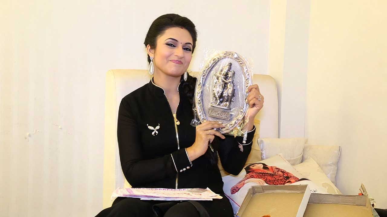 Divyanka Tripathi Gift Segment - Part 01