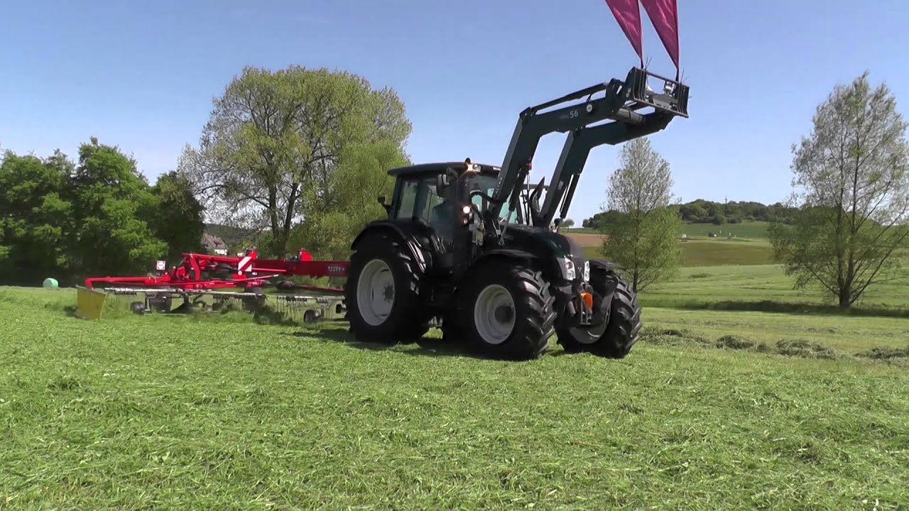 Grünlandfeldtag der Firma Egenolf 2014 mit Valtra,Fella und Mascar