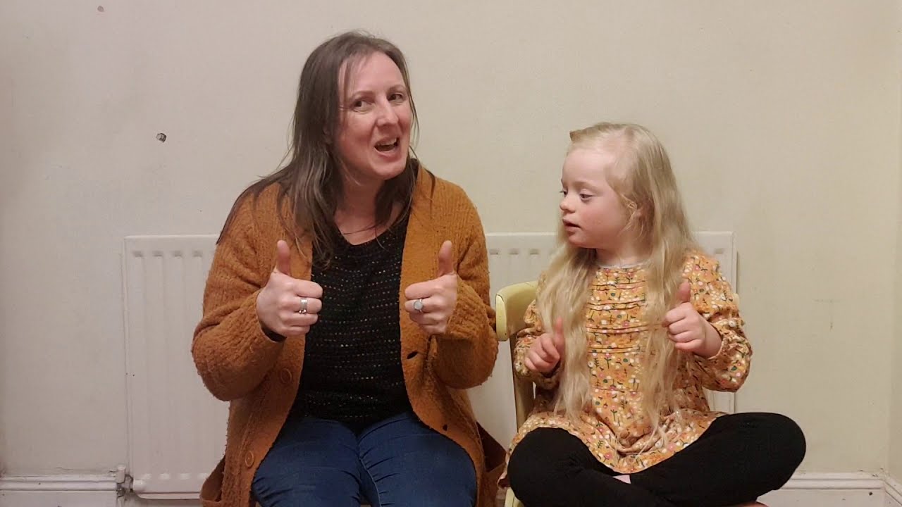 Makaton for 'Bear' 🐻