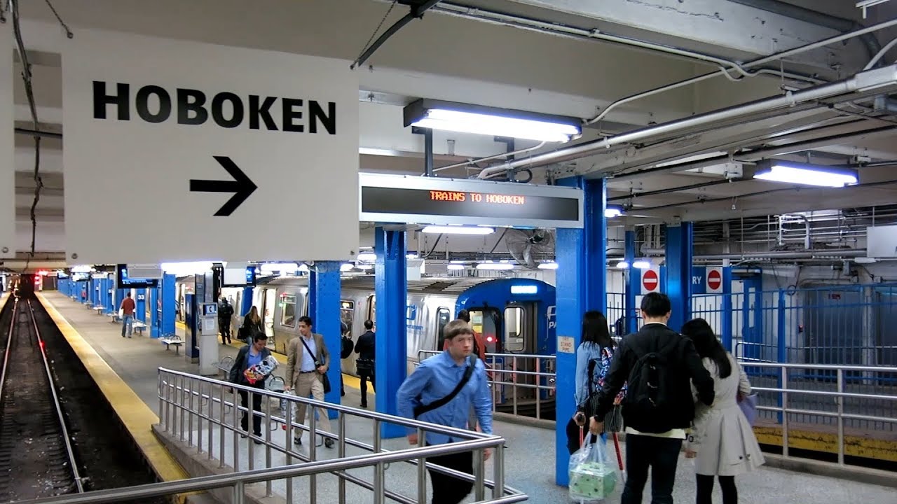 Walk along 32nd street from Penn Station to PATH 33rd street station, NYC