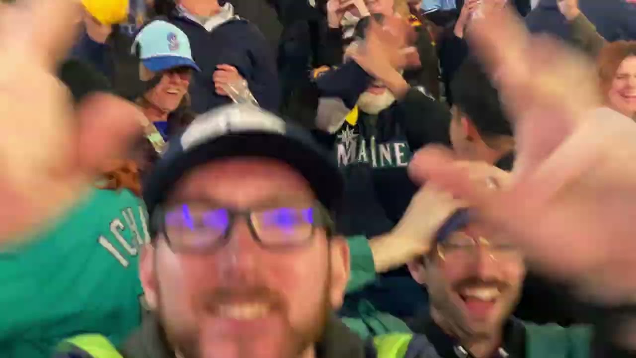 Eugenio Su&aacute;rez grand slam from the upper deck 10/17/25