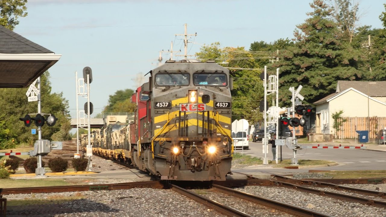 (CSX Indiana Sub Railfanning) CSX S568 At North Vernon, Indiana W/Battleship Grey Leader!