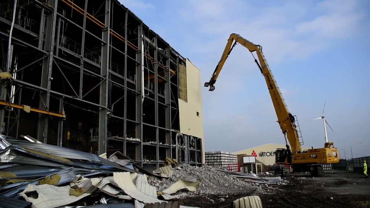 Caterpillar 395 UHD high reach demolition excavator - Van Loo Projects
