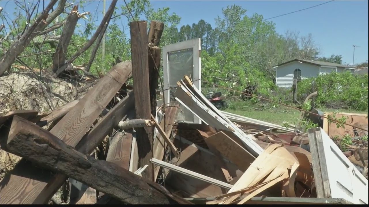 Deadly tornado tears through Hampton County neighborhood