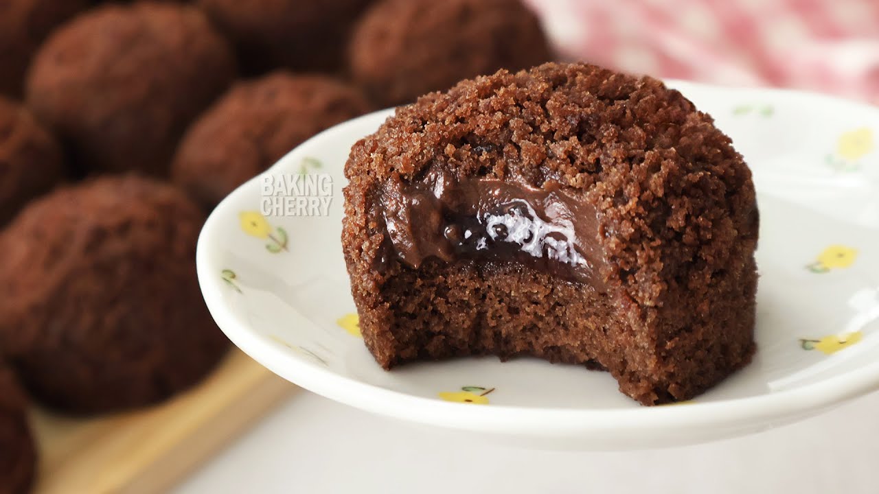 Why Everyone Loves These Super Creamy Chocolate Mini Cakes