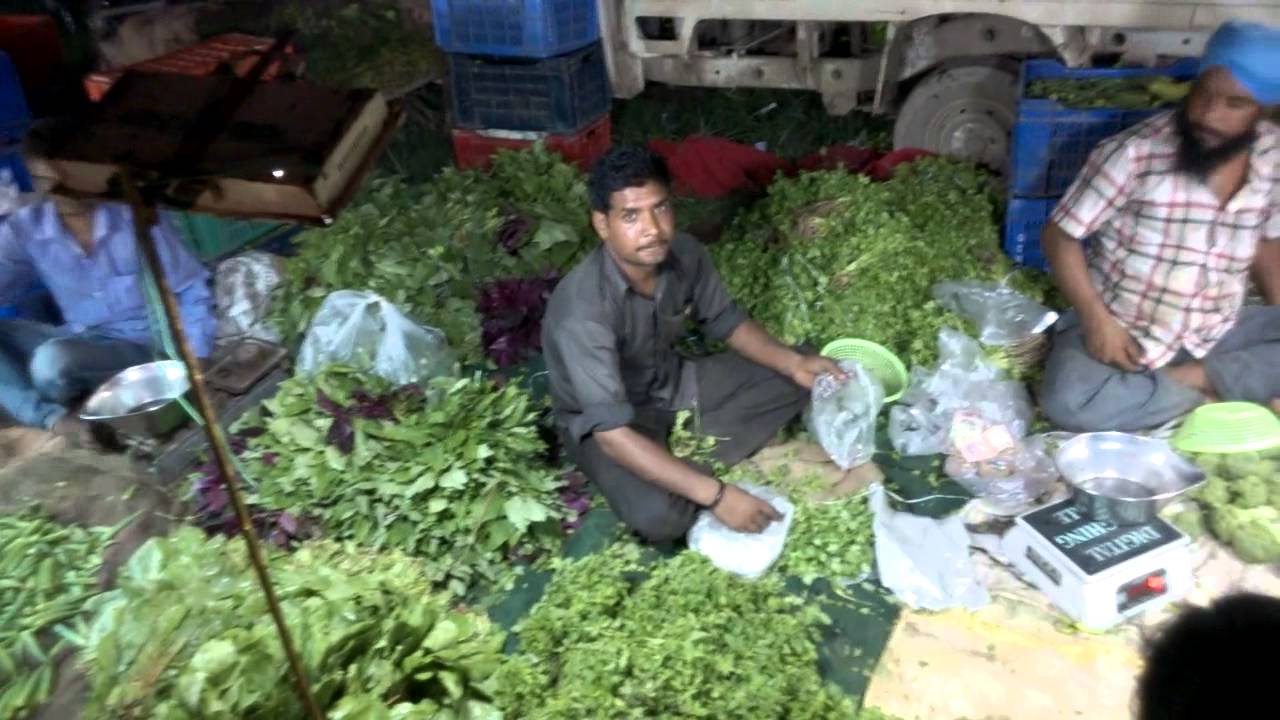 Vegetable Market in Chandigarh #apnimandi #sector29weeklymarket #chandigarhvegetablemarket