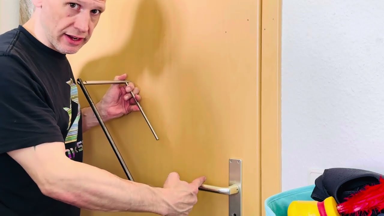 Wohnungst&uuml;r &uuml;ber T&uuml;rspion &ouml;ffnen/Haust&uuml;r zerst&ouml;rungsfrei &ouml;ffnen /T&uuml;r&ouml;ffnung-T&uuml;rspion /Aufsperrdienst