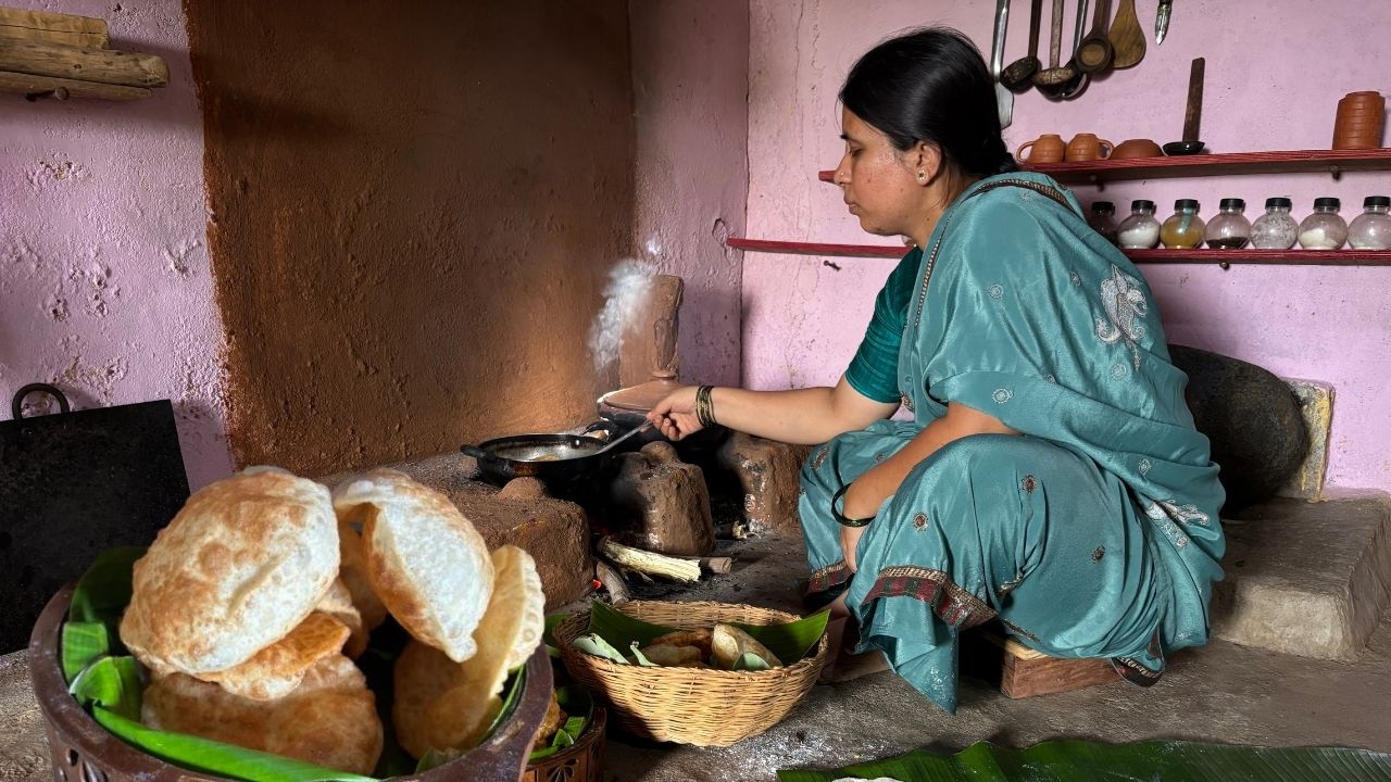 Village Women Prepares Poori With Sambar|Village Style Poori|Family Traditional Life