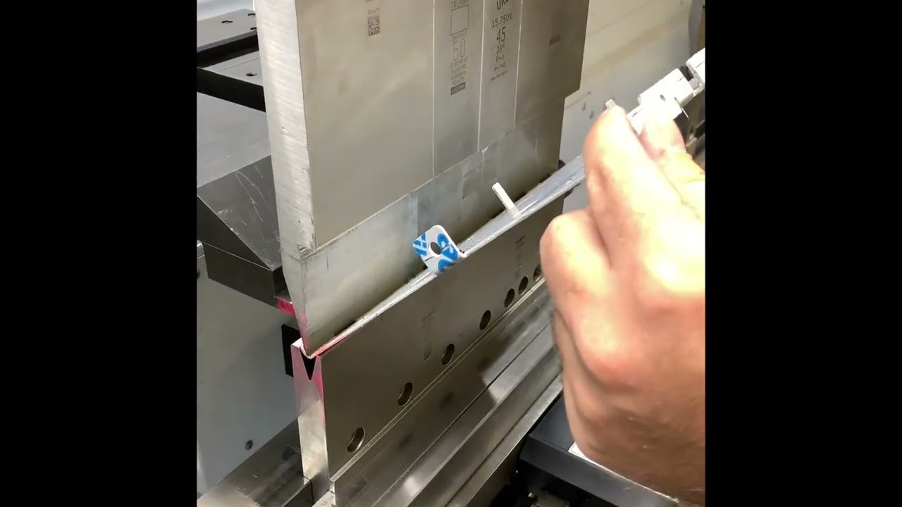 Abkanten auf unserer Trumpf TruBend 5130 Toolmaster mit ACB Laser Winkelmess-System