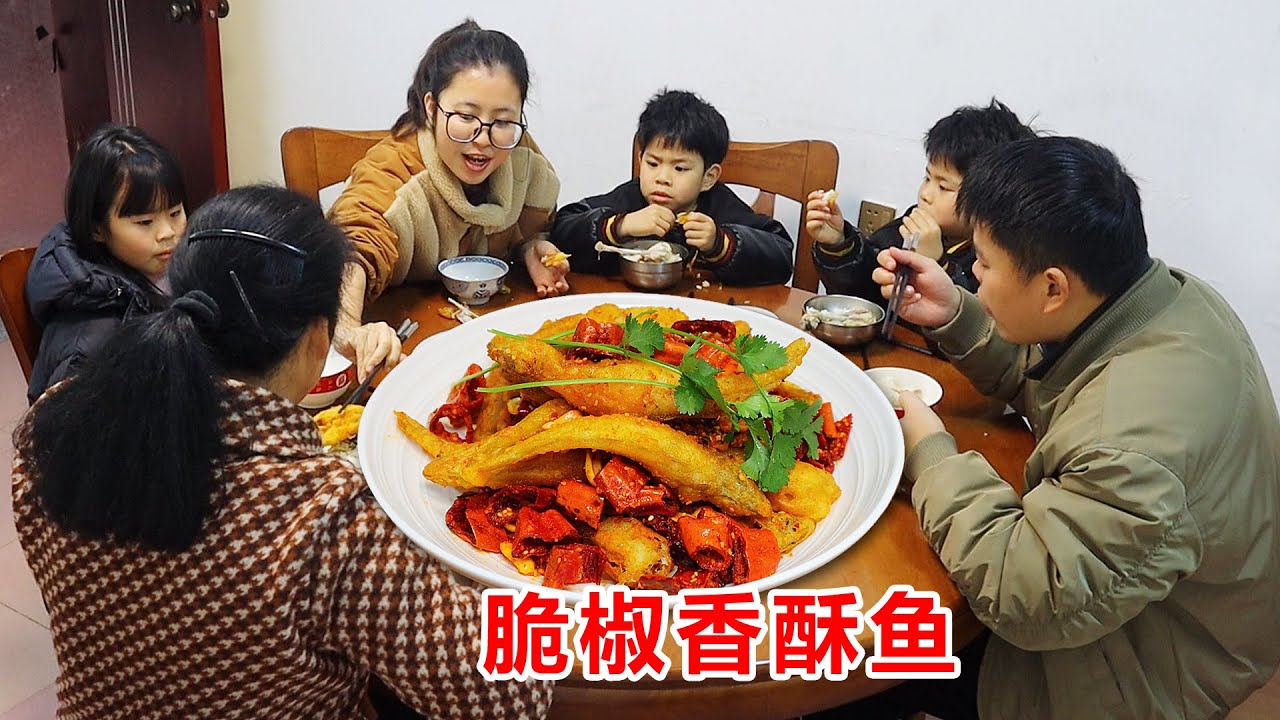 午餐做脆椒香酥鱼，酥脆咸香真美味，学会做给家人吃！