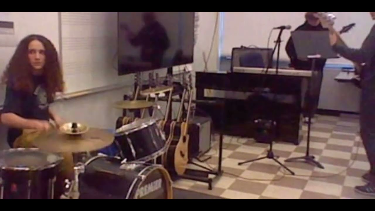 at school messing around after band practice but it's filmed on a 3ds