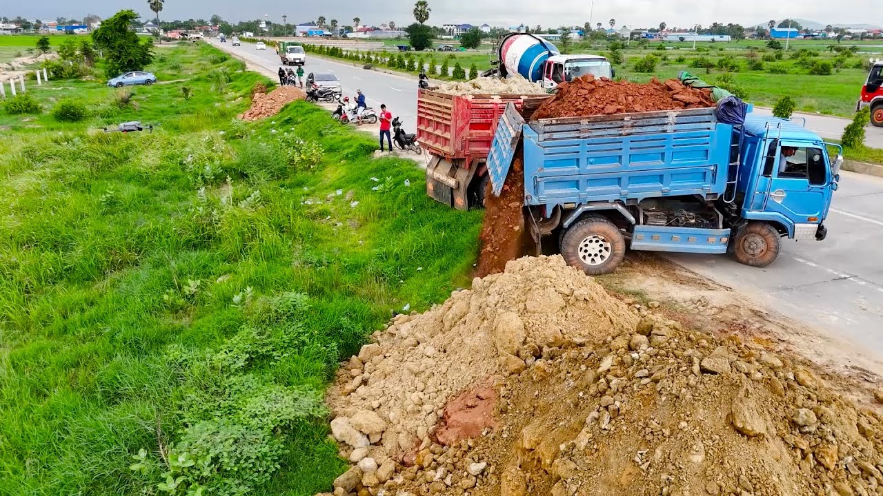 Utilize Bulldozer Mitsubishi and Dump Truck to Clear the landfill Strive to make the soil cleaner