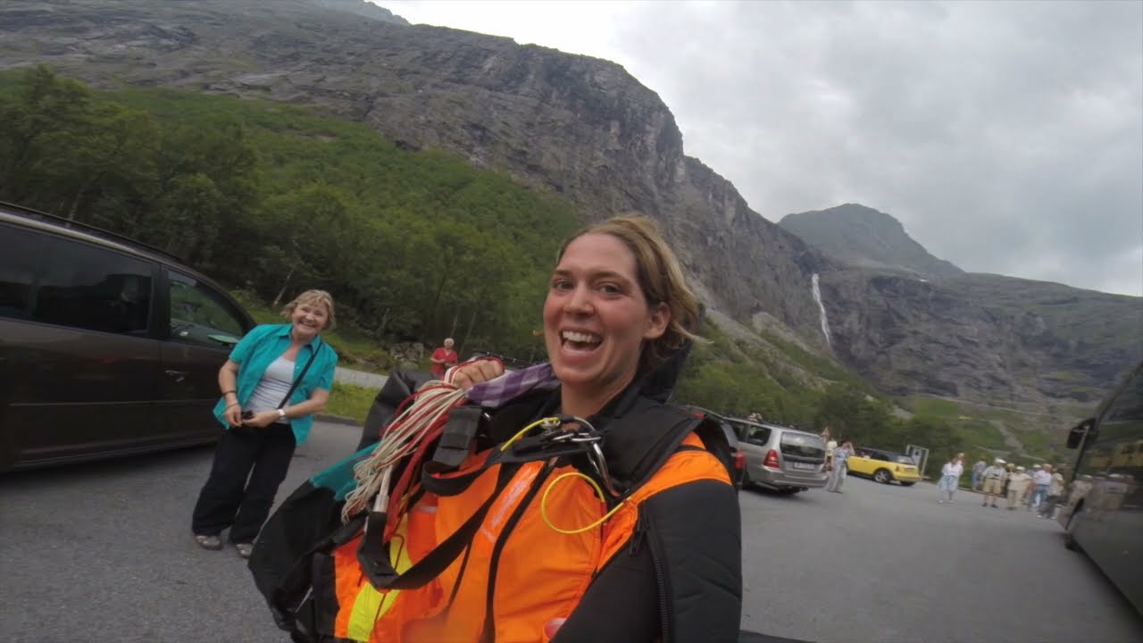 Wingsuit BASE Jump Bispen