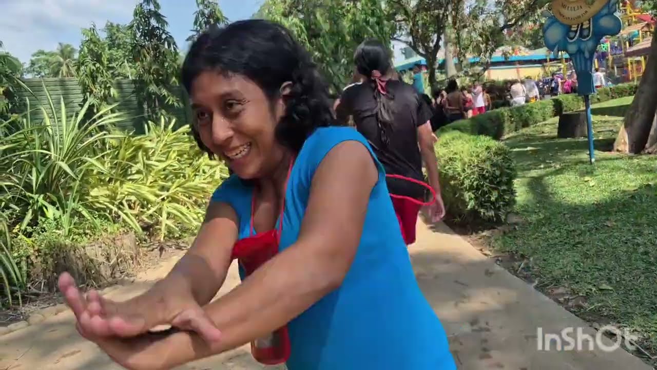 DOÑA VICKY feliz por que encontró un COLAGE en XOCOMIL