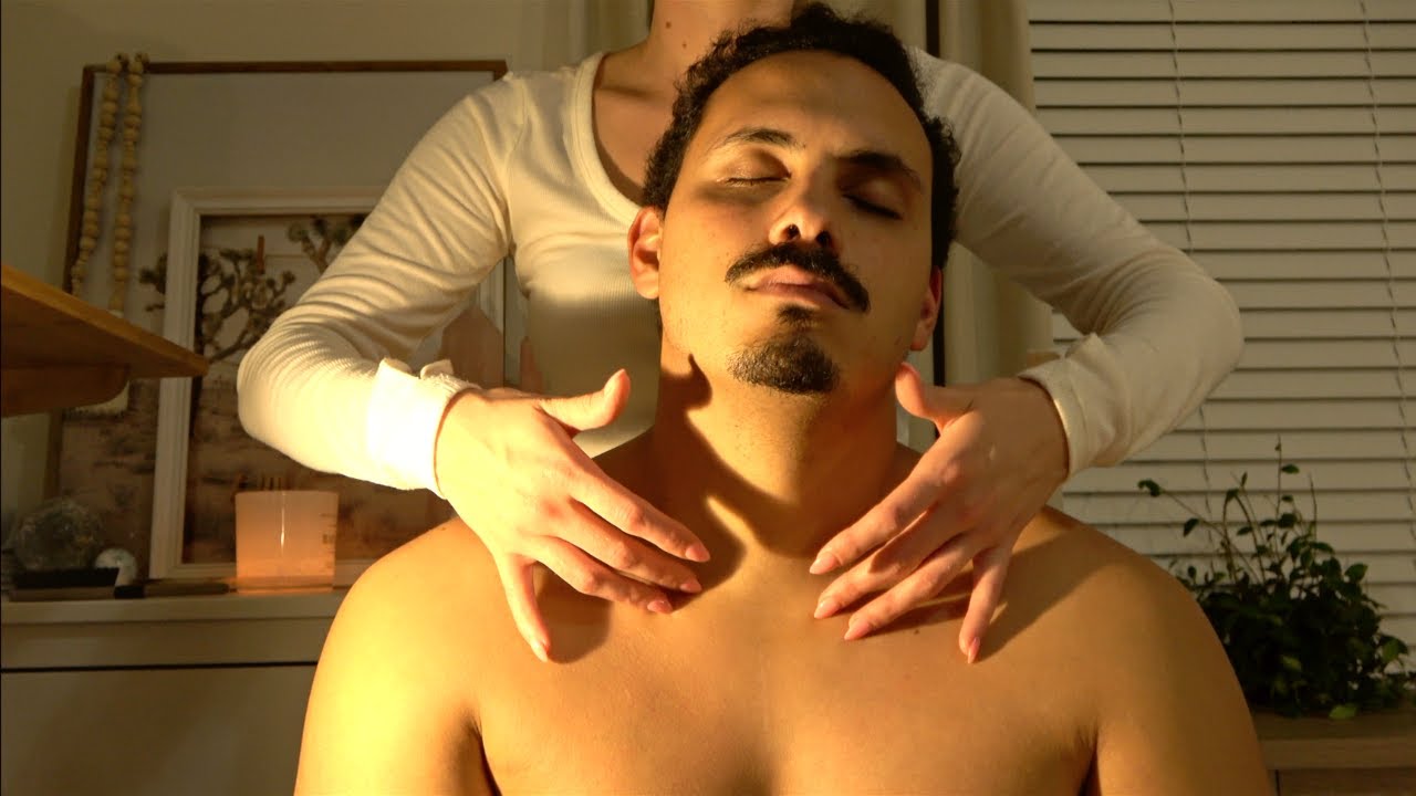 ASMR| relaxing shoulders, neck & face scratches (he falls asleep in my hands😴)