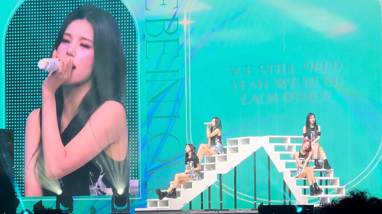 ITZY - BE IN LOVE - YEJI rare position mistake causes ITZY to crack up - Oakland (fancam)