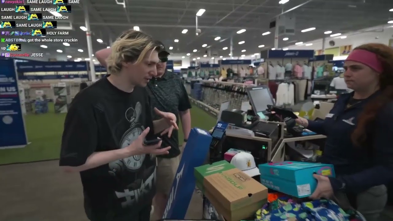 xQc и Джесси спорят как парочка и смешат сотрудников магазина.