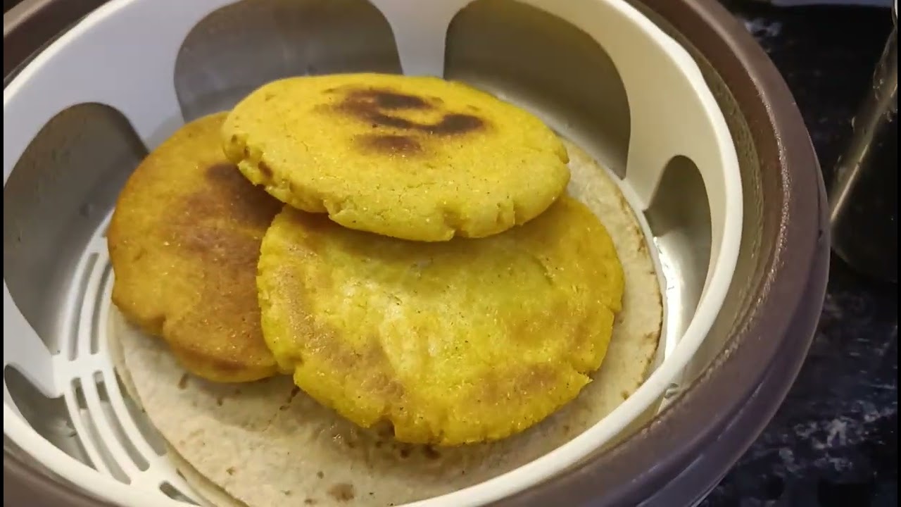 मक्के और जौ(barley) की रोटी बनाई#healthy#food#cooking#foodie#recipe#glutenfree#yummy#delicious#tasty