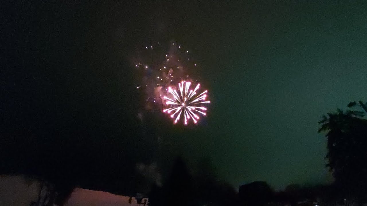 New Years Eve Fireworks 2023/2024 Buck Hill. Burnsville,Minnesota