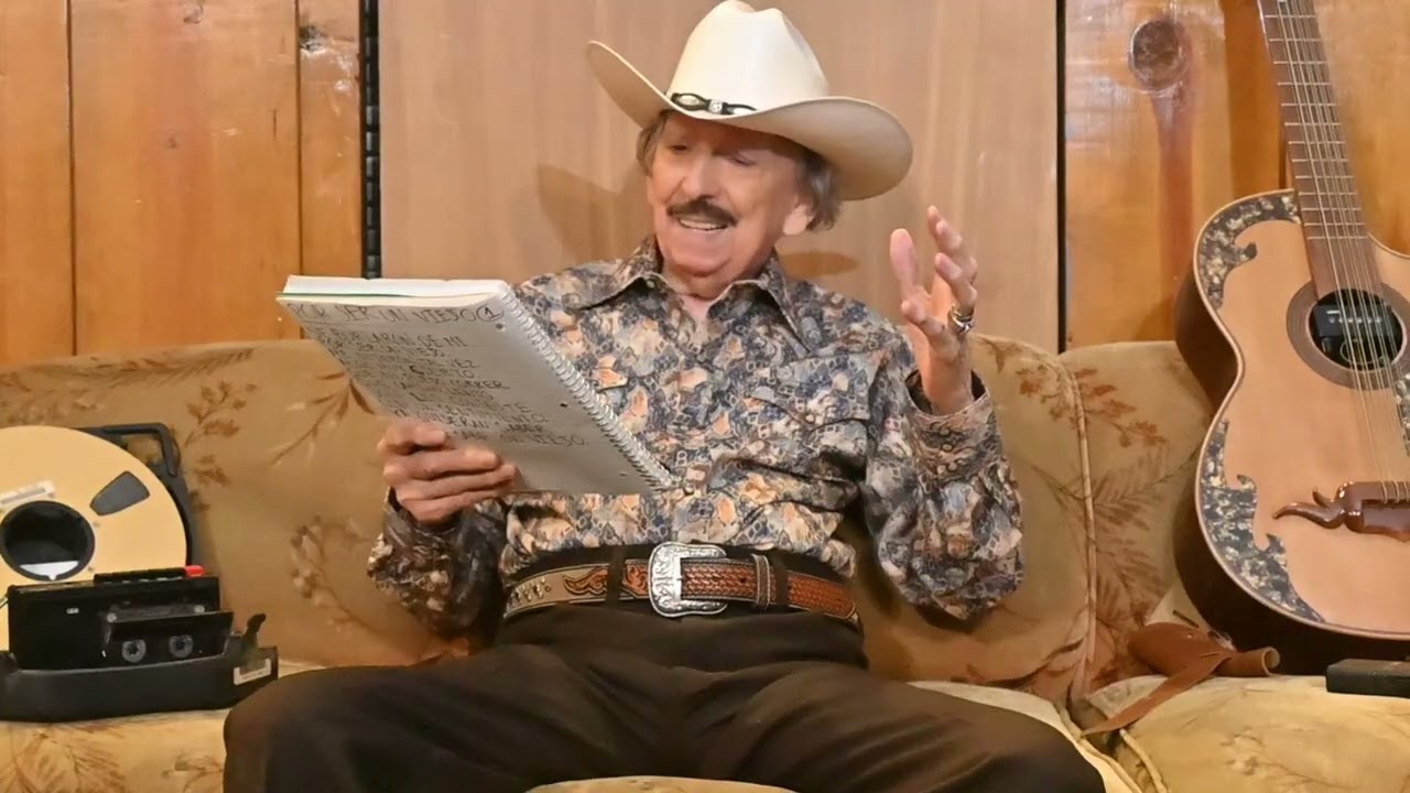 PONCHO VILLAGOMEZ y Sus Coyotes del Rio Bravo POR SER UN VIEJO (Video Oficial)