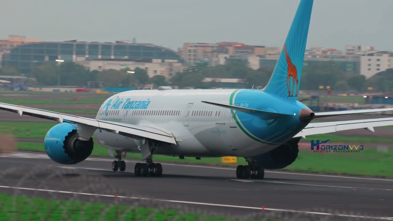 Mumbai India 🇮🇳 Plane Spotting Rush hour ! Close up Landing :Take off Plane Spotting MEGA Comp