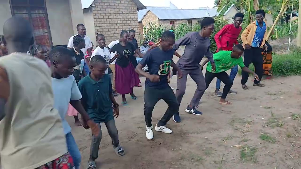Njooni kwa yes kumenoga hadi singeli zipo mungu akubariki wewe uliye fungua video hii 
