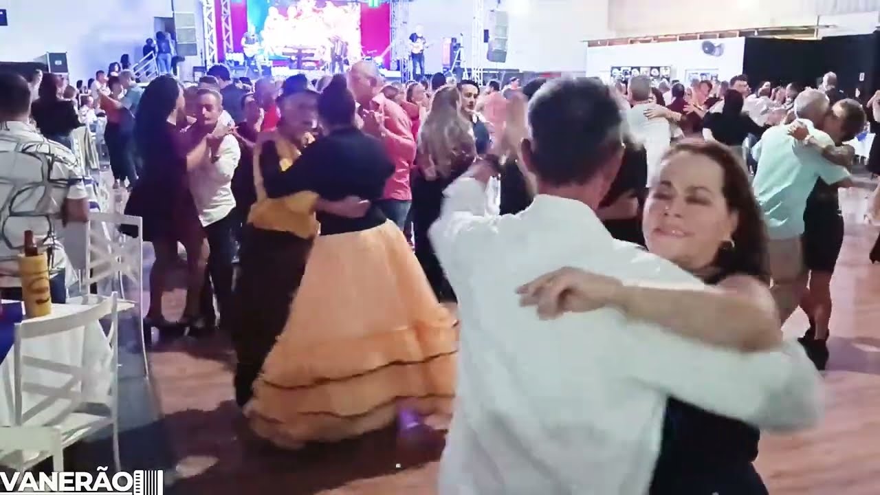 O balanço do bailão com Grupo Vanerão!