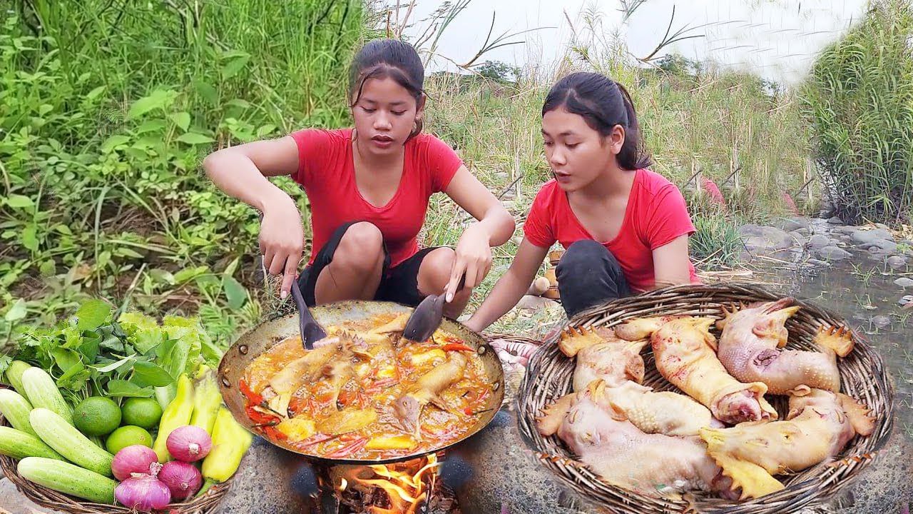 Cooking Curry Chicken Head spicy recipe for jungle food + 5 More Cooking Videos @LiisaCooking